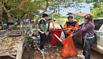 งานสาธารณสุขได้ออกเก็บขยะอันตรายตามถังขยะอันตรายสีแดงที่มีประจำทุกหมู่บ้านทั้ง 15 หมู่บ้าน